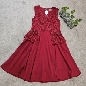 NWT Women Lace flowy Dress Size Large